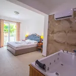 Opal Villa, Oezel Havuzlu,